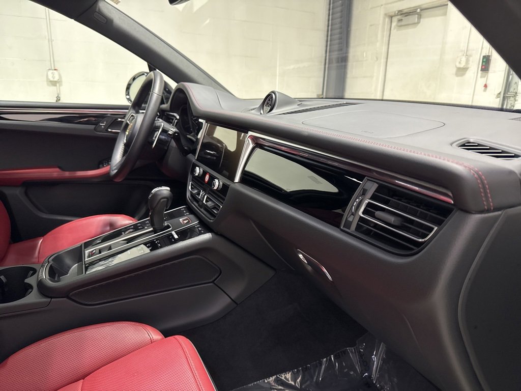 Used 2025 Porsche Macan Turbo image 34