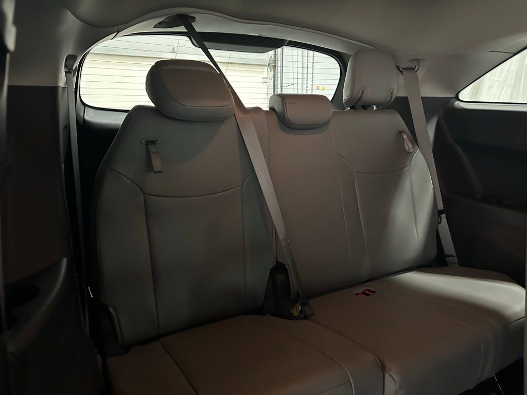 Used 2025 Toyota Sienna XLE image 61