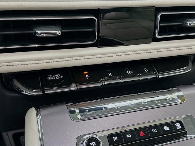 Used 2025 Lincoln Aviator AWD image 17