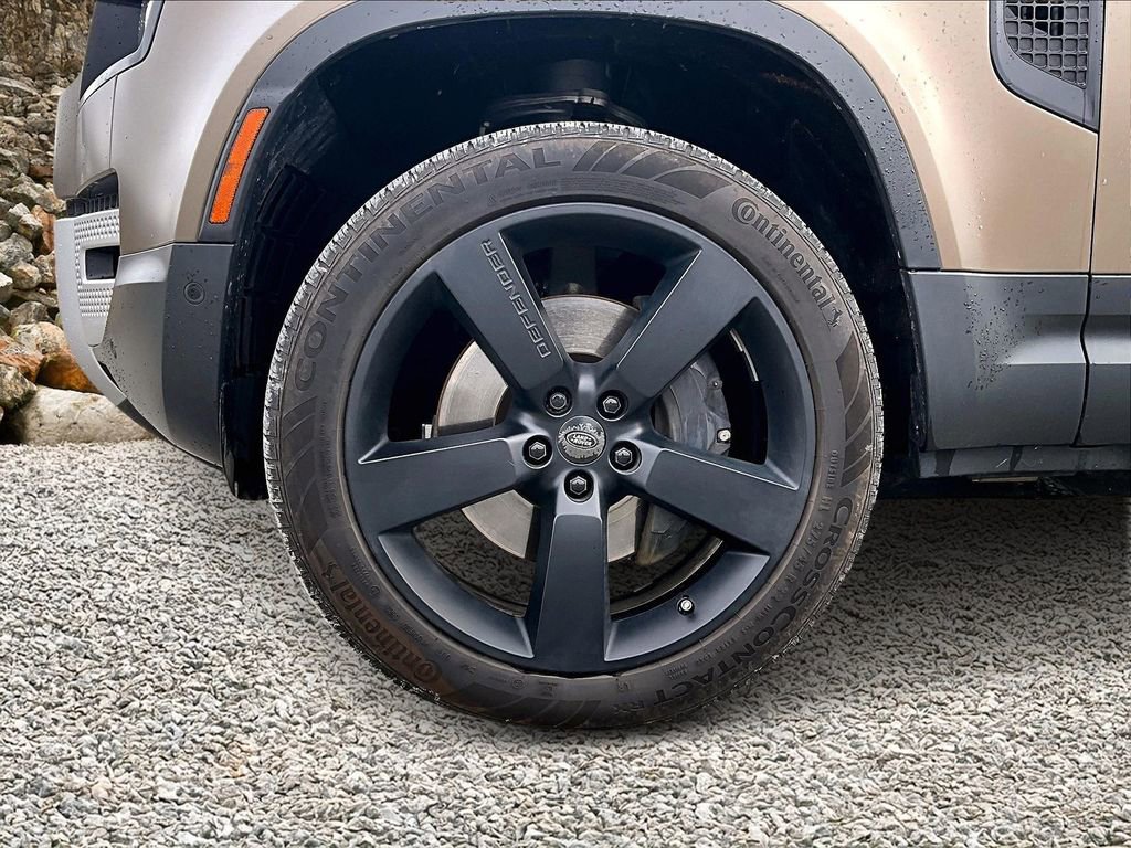 Used 2024 Land Rover Defender 110 SE image 8