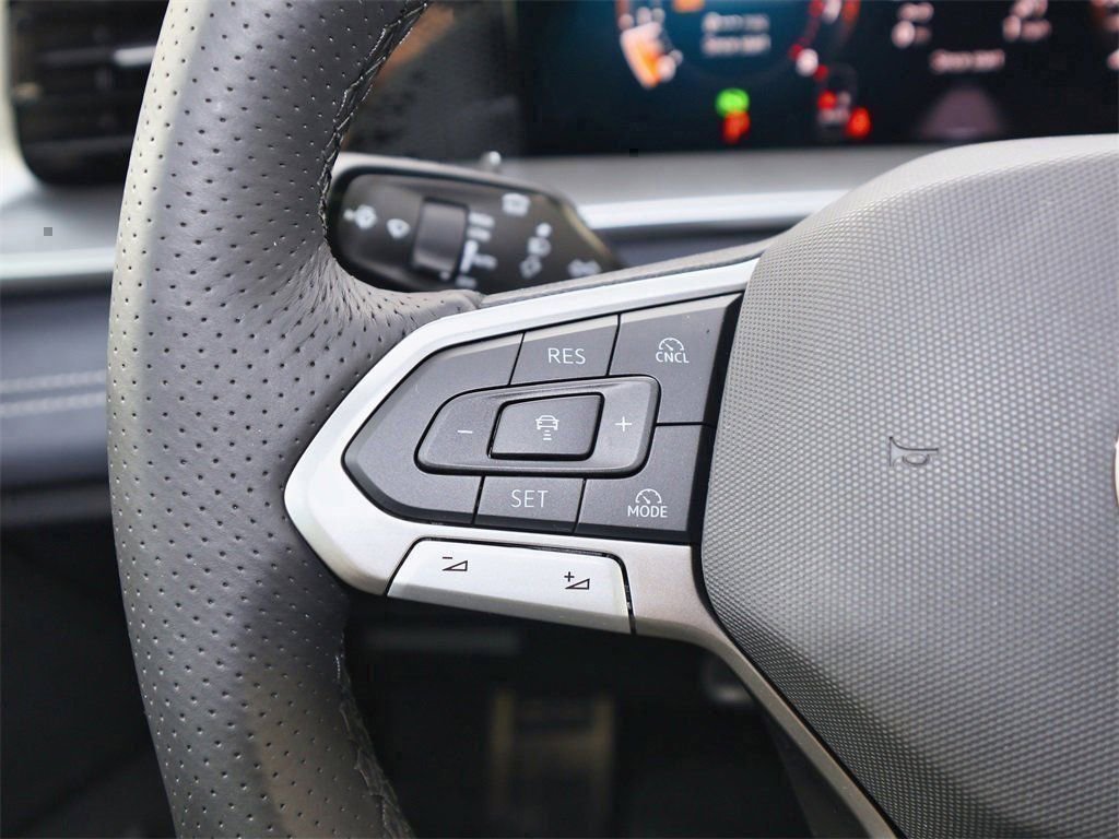 New 2026 Volkswagen Tiguan SE R-Line FWD image 24