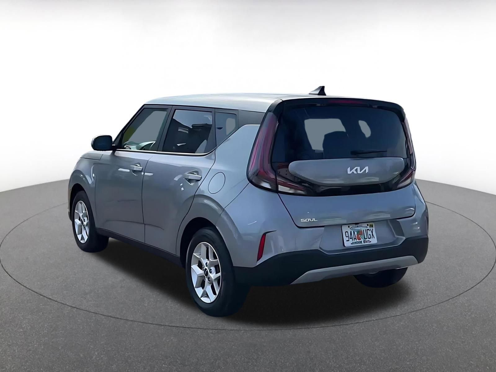 Used 2025 Kia Soul LX w/ LX Technology Package FWD image 11