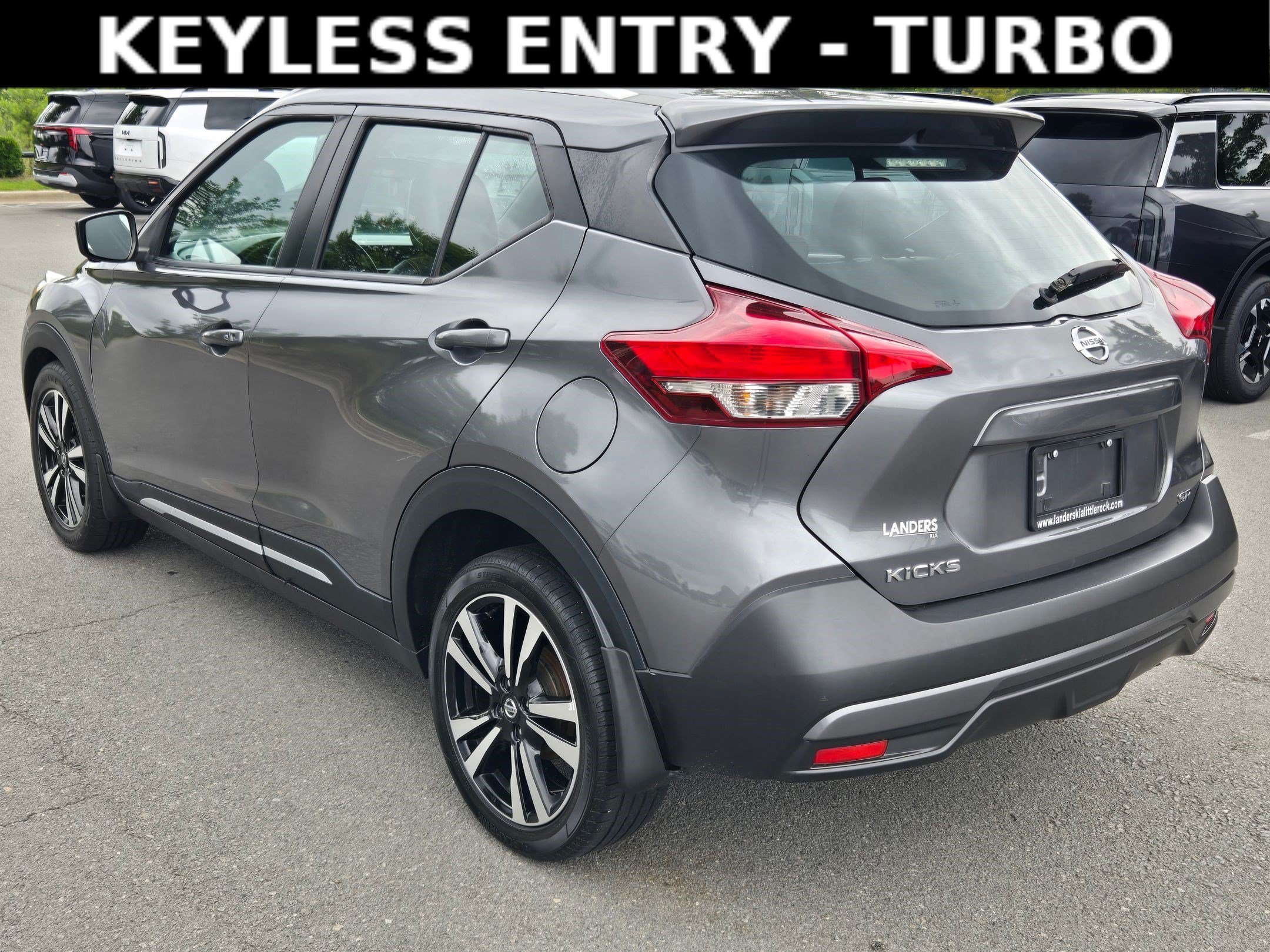 Used 2019 Nissan Kicks SR w/ SR Premium Package FWD image 5