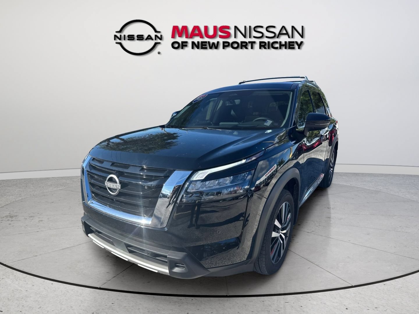 Certified 2025 Nissan Pathfinder Platinum w/ Cargo Package FWD image 5
