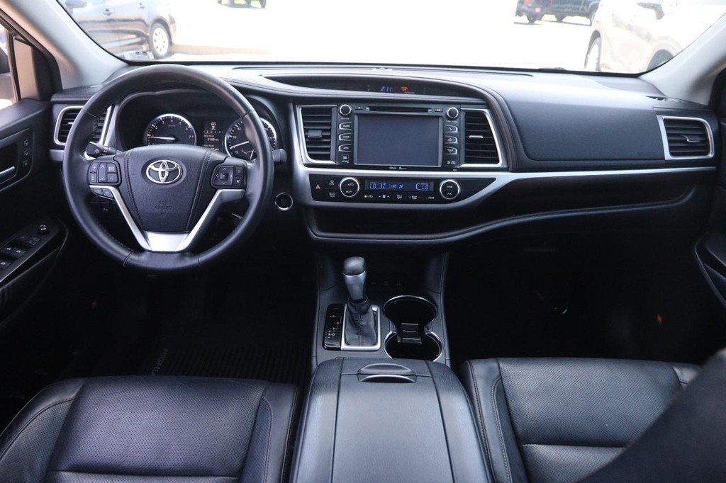 Used 2014 Toyota Highlander Limited AWD/4WD image 17