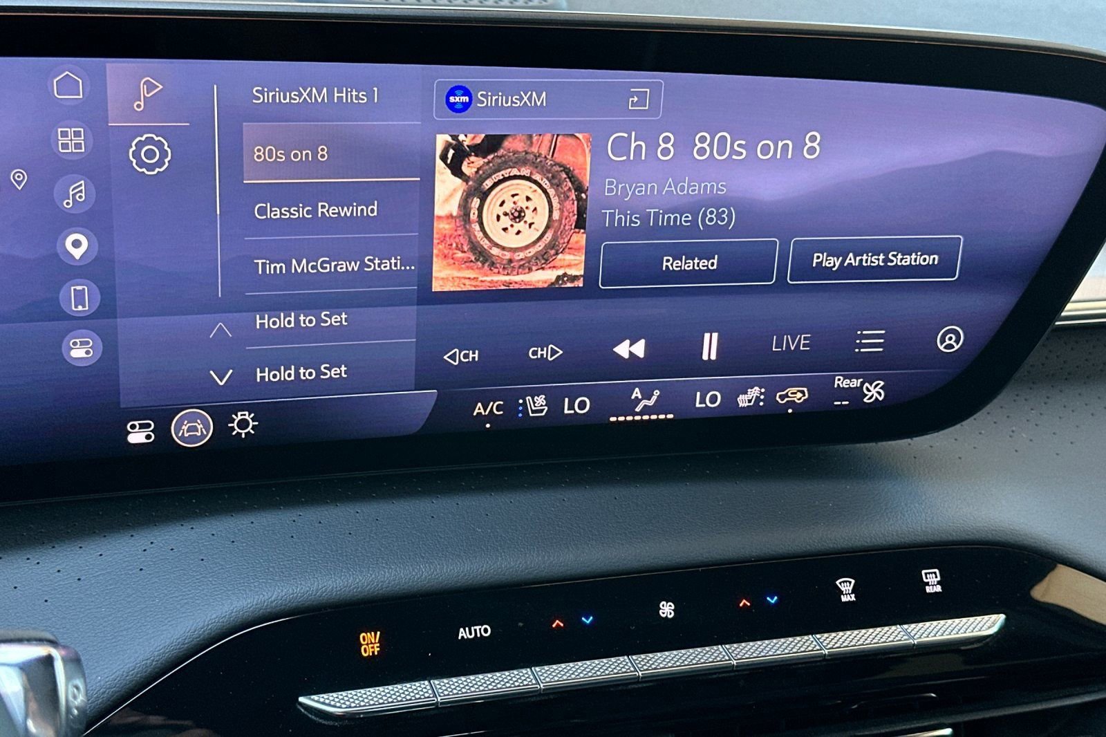Certified 2025 Buick Enclave Avenir FWD image 20