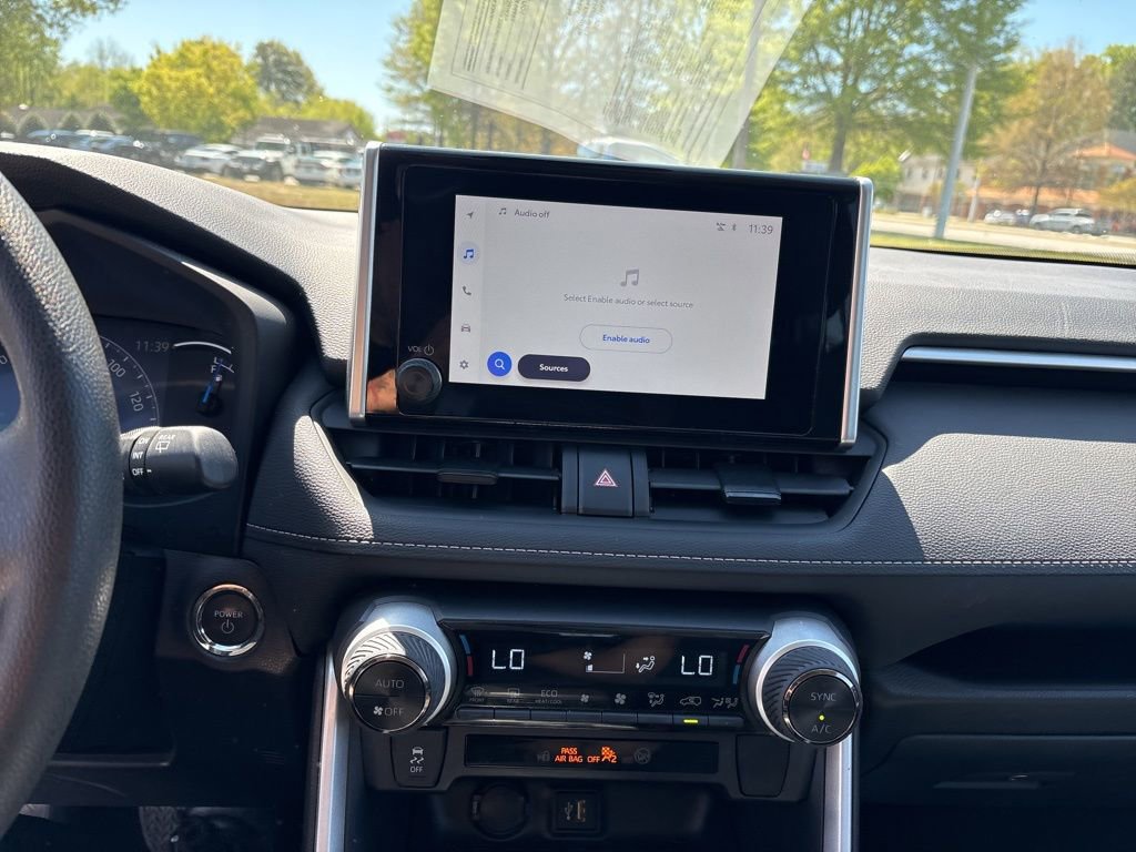 Used 2025 Toyota RAV4 XLE AWD/4WD image 19