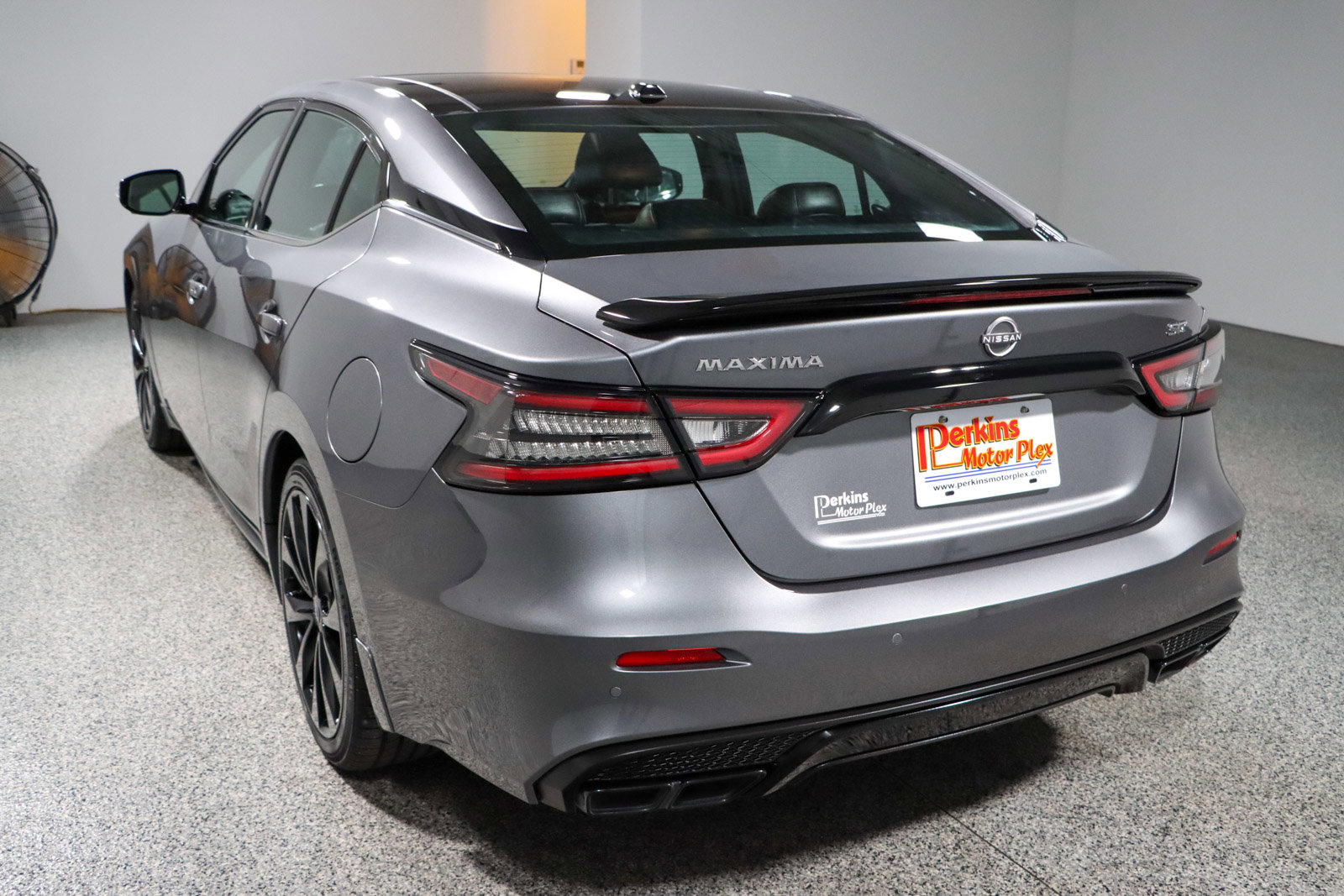 Used 2023 Nissan Maxima SR w/ Sport Mat Group FWD image 9