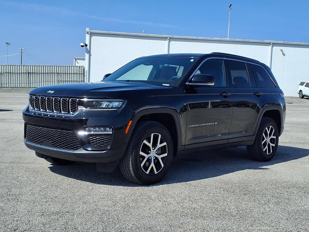 Used 2024 Jeep Grand Cherokee Limited RWD image 3