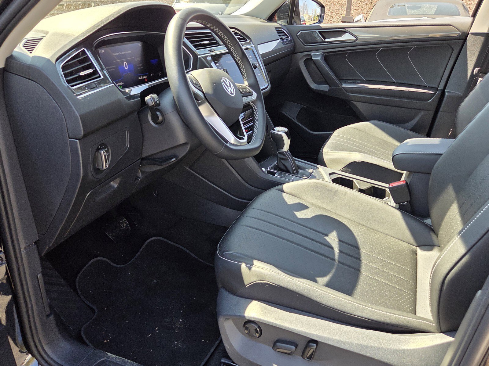 Used 2023 Volkswagen Tiguan SE image 29