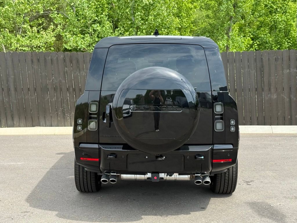 New 2026 Land Rover Defender 130 V8 AWD/4WD image 4