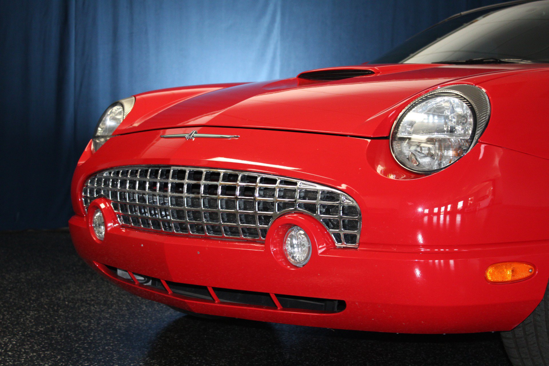 Used 2005 Ford Thunderbird RWD image 4
