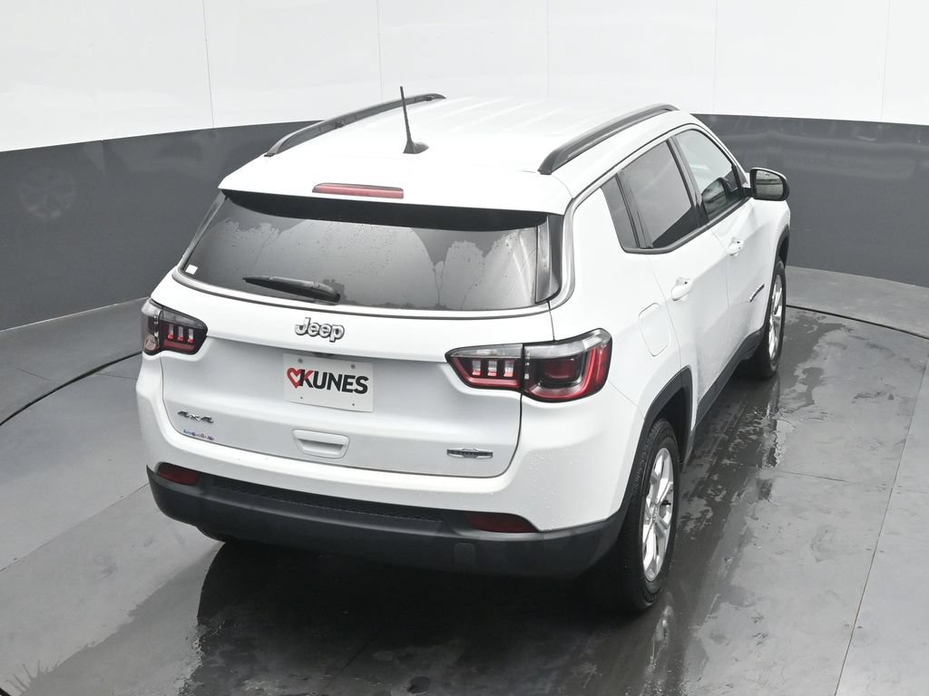 Used 2024 Jeep Compass Latitude AWD/4WD image 27