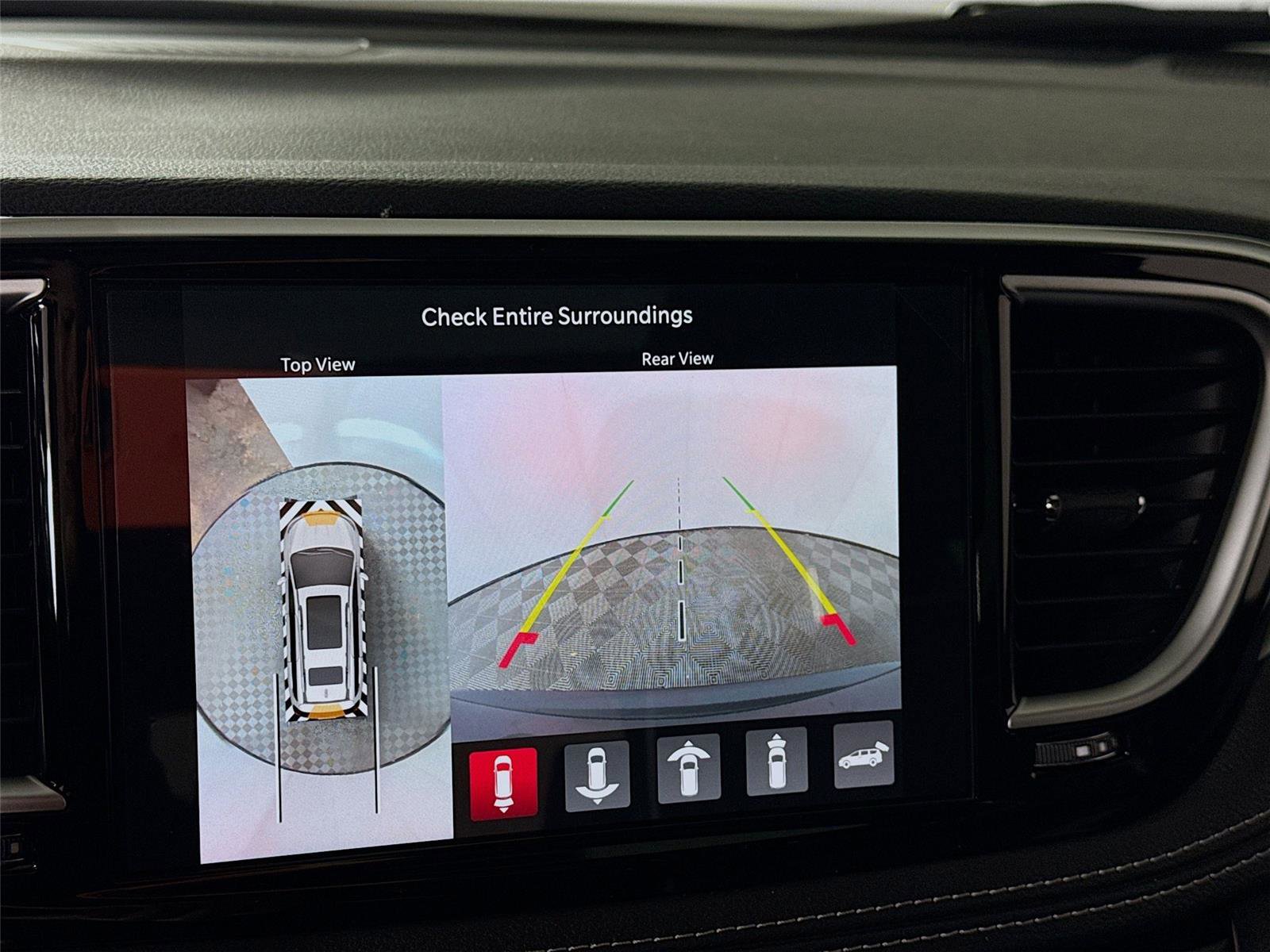 New 2026 Chrysler Pacifica Limited FWD image 9