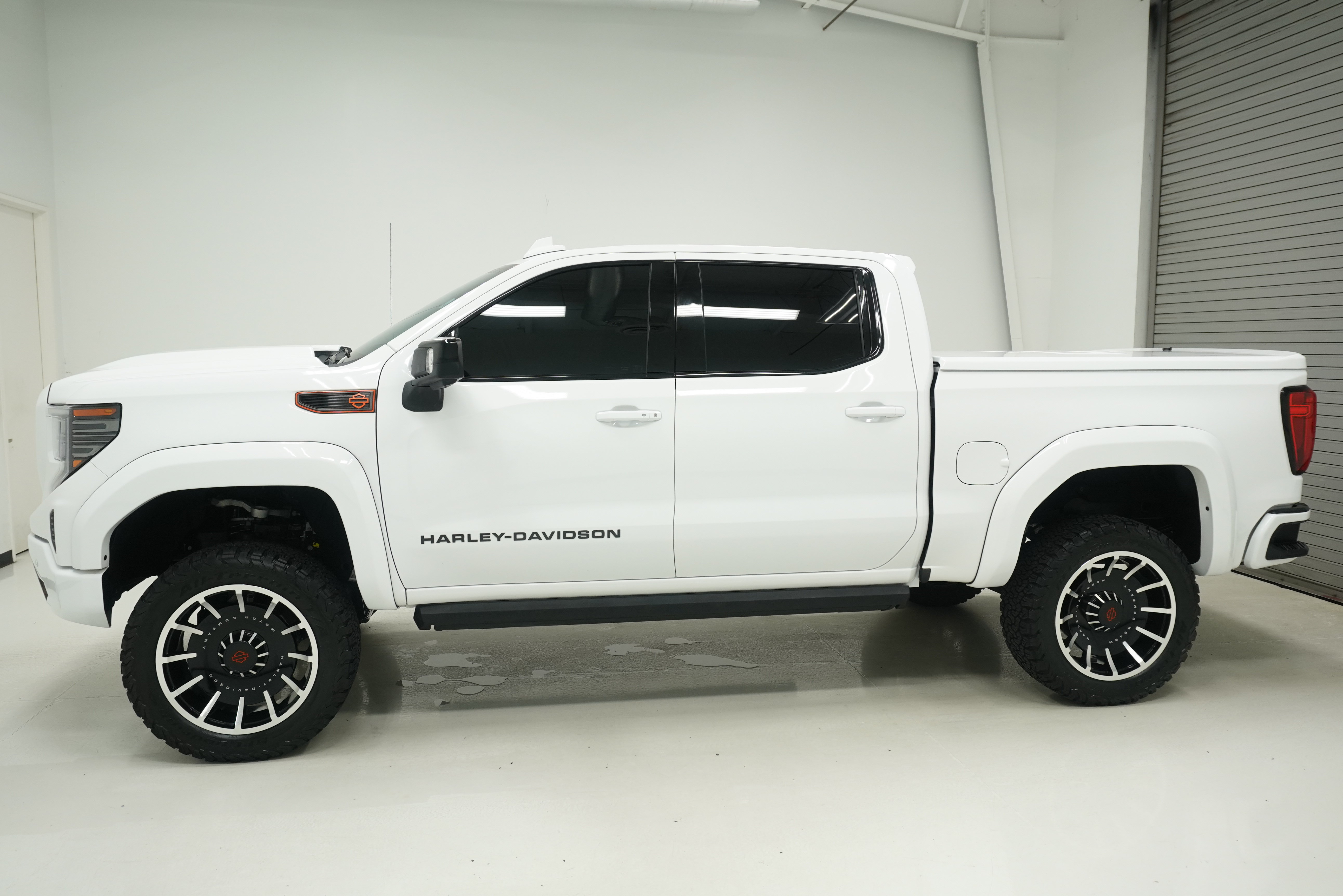 Used 2024 GMC Sierra 1500 AT4 w/ Technology Package AWD/4WD image 6
