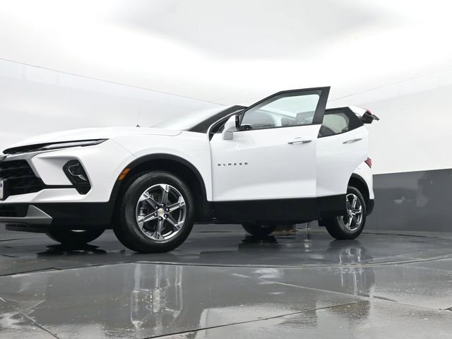 Used 2025 Chevrolet Blazer LT image 32