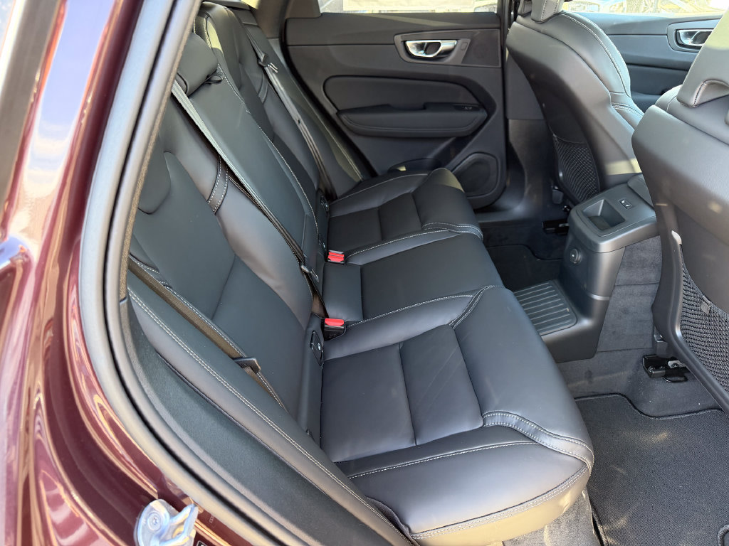 New 2026 Volvo XC60 T8 Ultra w/ Climate Package AWD/4WD image 11