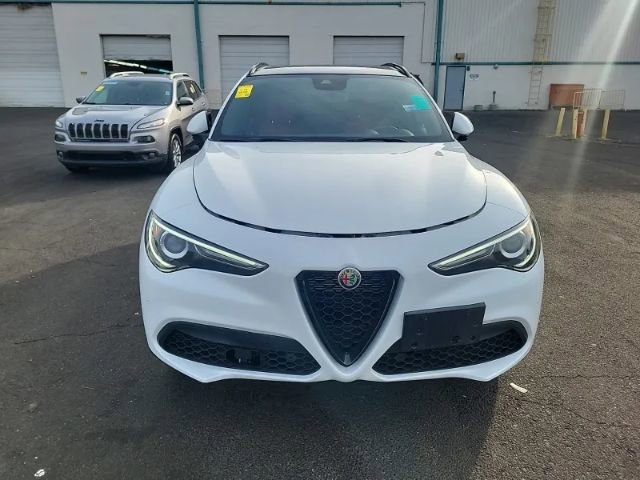 Used 2022 Alfa Romeo Stelvio Sprint image 32