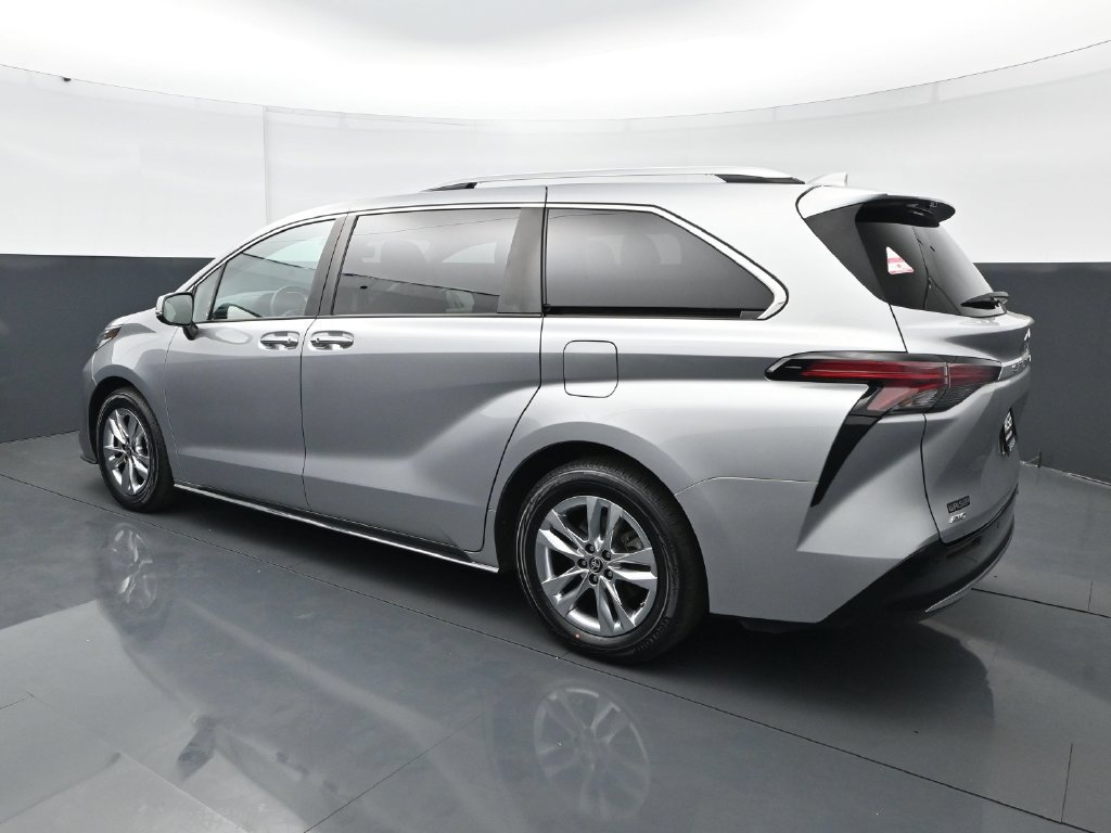 Used 2024 Toyota Sienna Limited AWD/4WD image 4