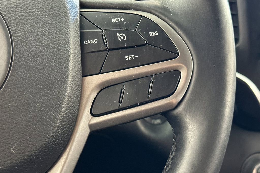 Used 2019 Jeep Cherokee Latitude Plus w/ Cold Weather Group image 28