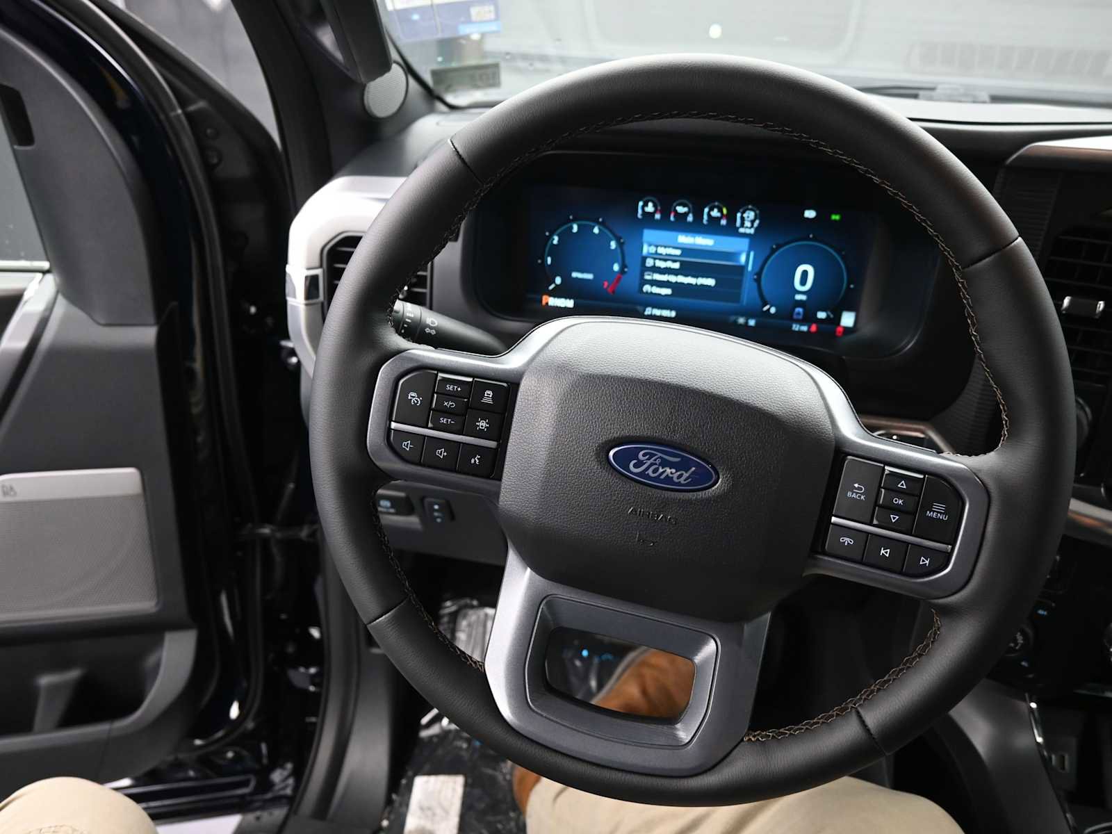 New 2025 Ford F150 Lariat w/ Equipment Group 502A High image 32