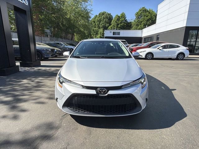 Used 2020 Toyota Corolla LE FWD image 3