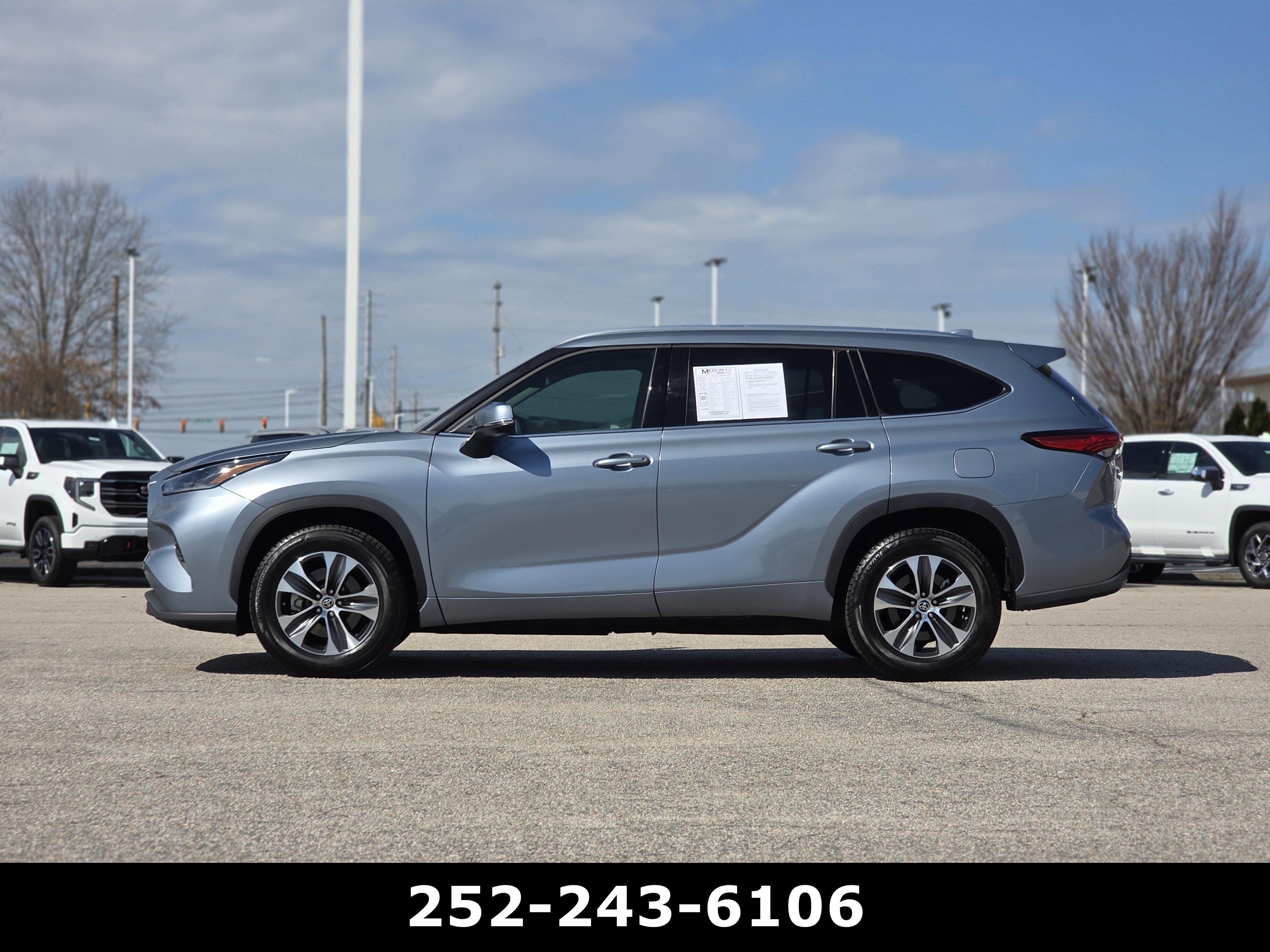 Used 2021 Toyota Highlander XLE image 4