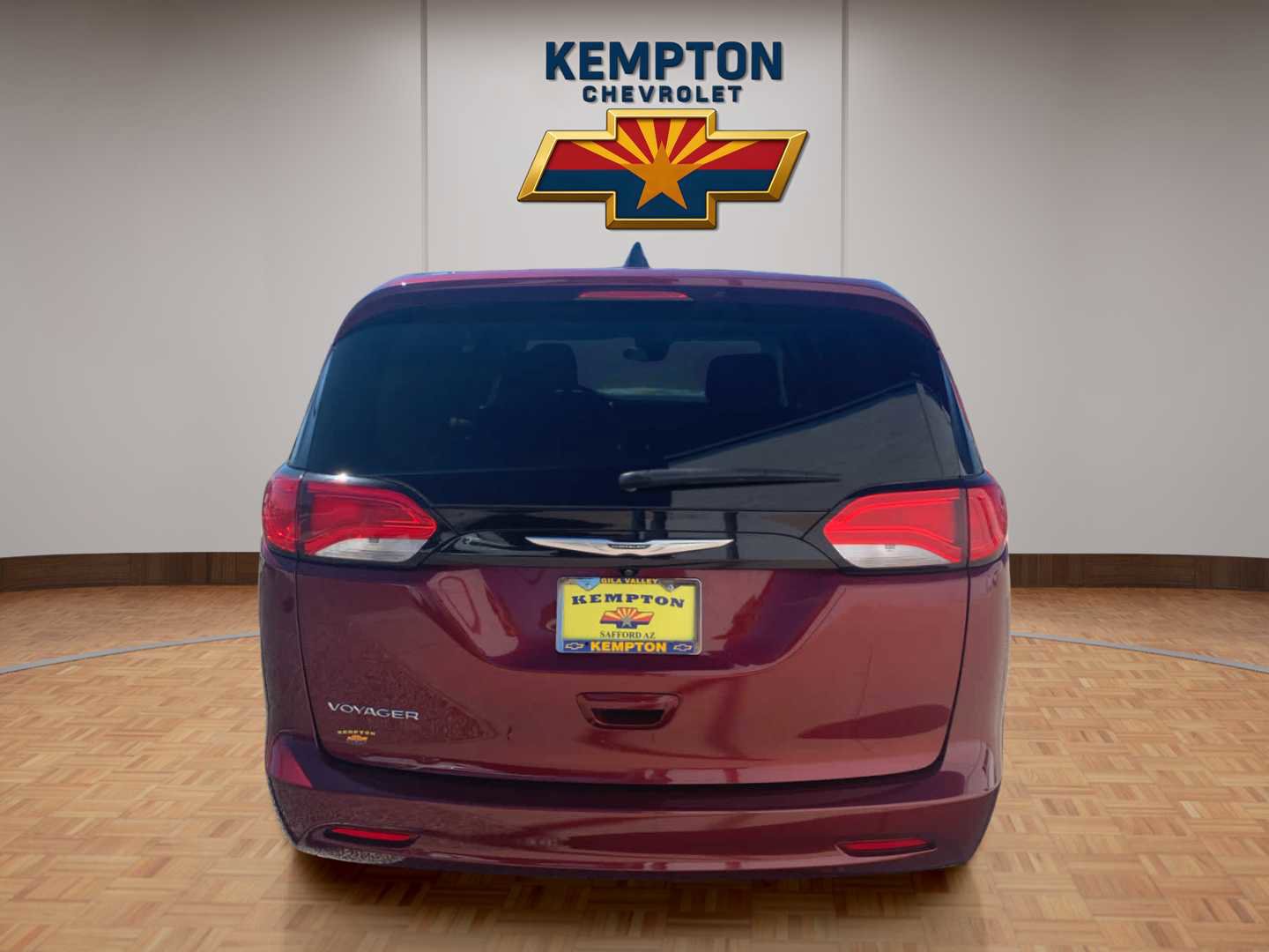 Used 2023 Chrysler Voyager LX image 4