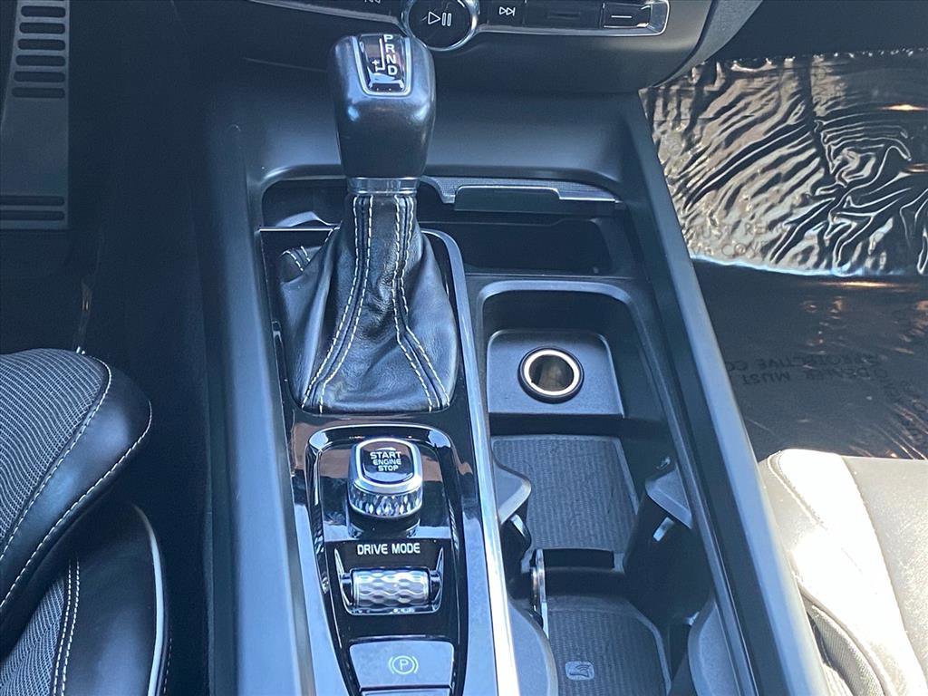 Used 2019 Volvo S60 T6 R-Design image 8