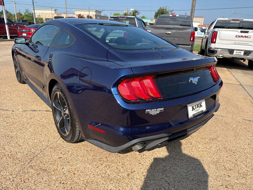 Used 2018 Ford Mustang Coupe RWD image 3