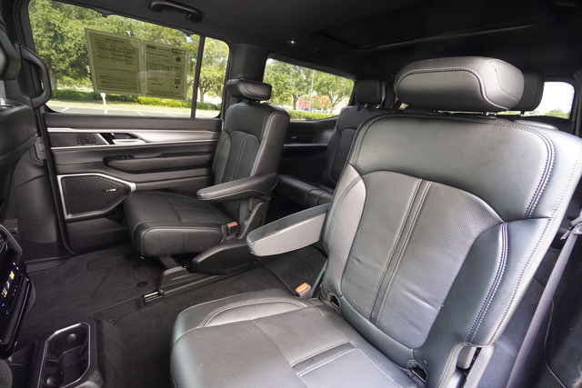 Used 2025 Jeep Wagoneer Series II w/ Convenience Group I RWD image 34