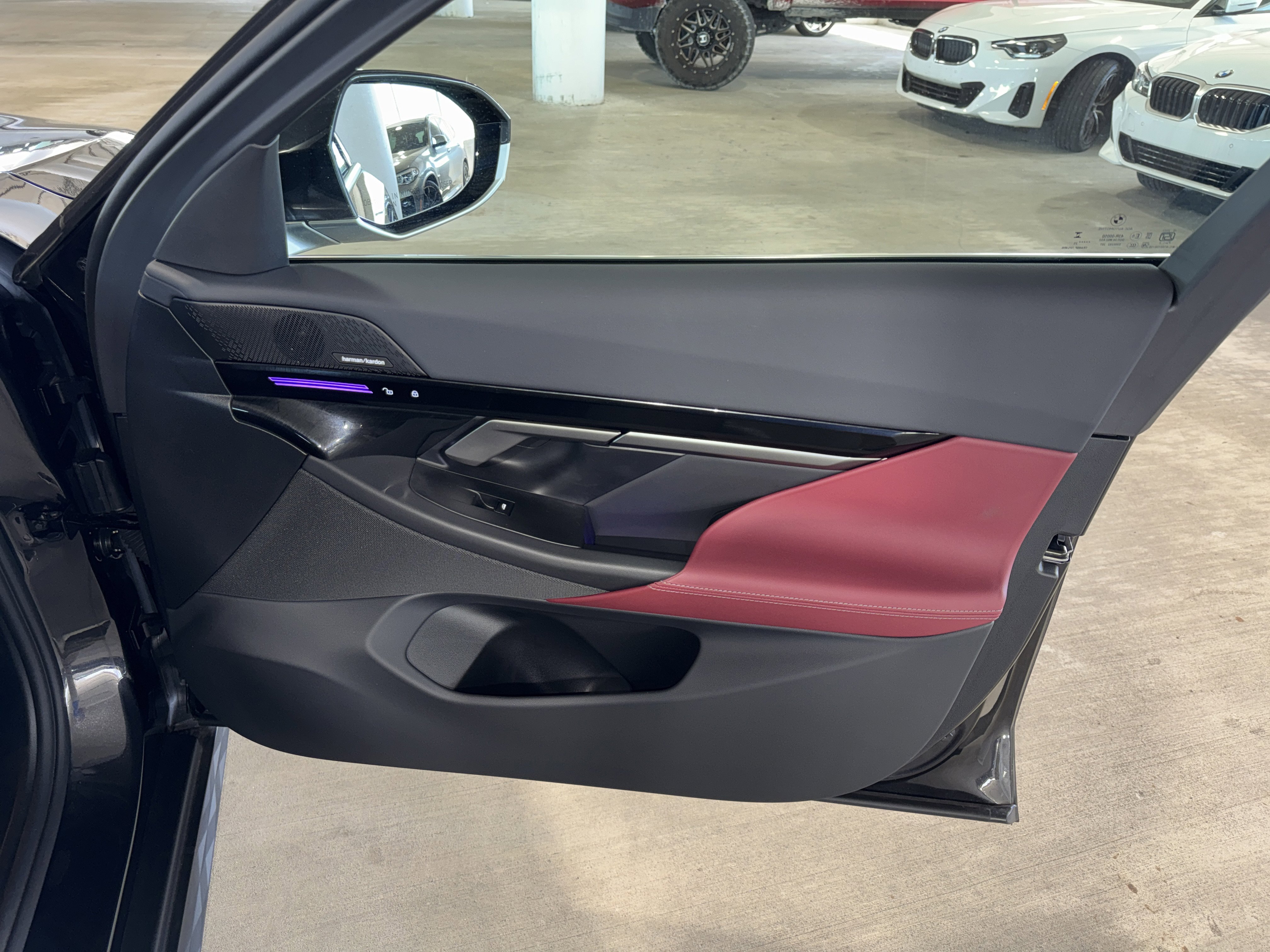 Certified 2025 BMW 530i image 9