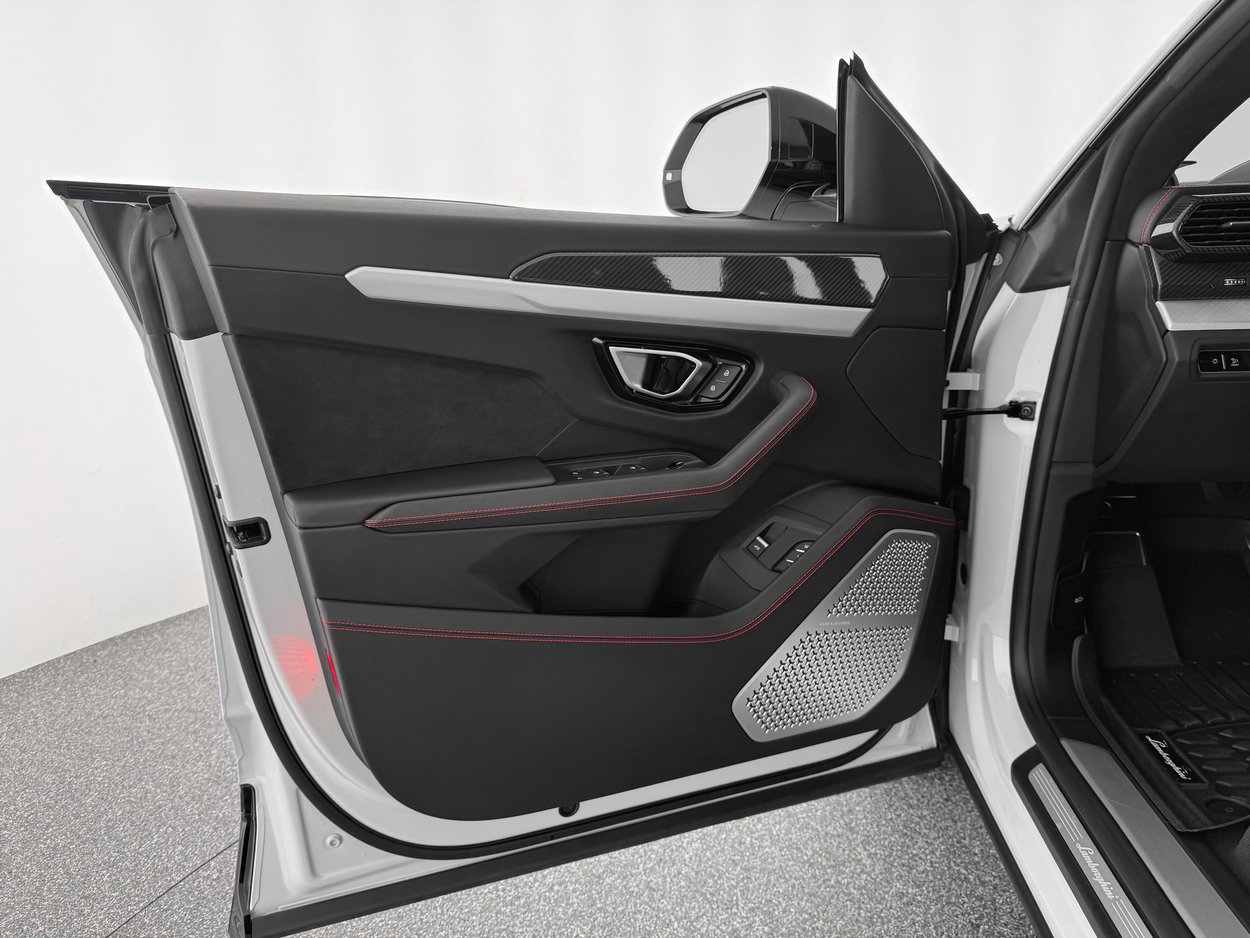 Used 2021 Lamborghini Urus image 11