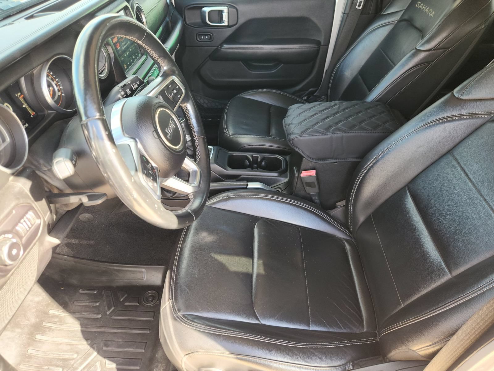 Used 2018 Jeep Wrangler Unlimited Sahara AWD/4WD image 13