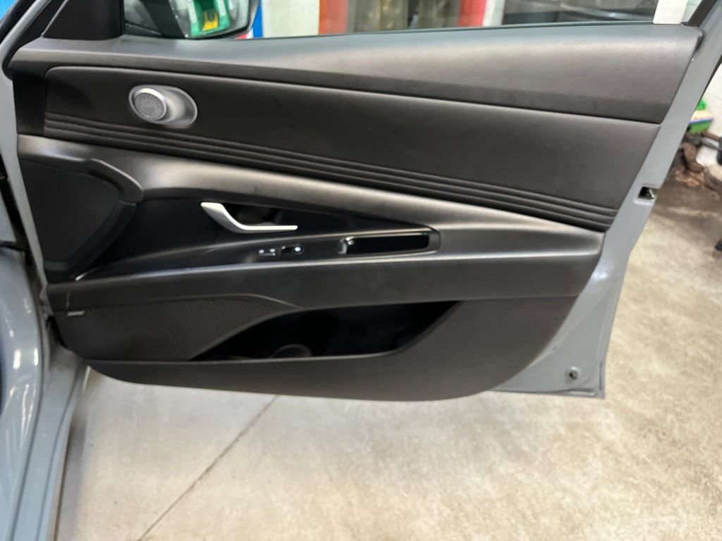 Used 2023 Hyundai Elantra Limited w/ Cargo Package FWD image 33