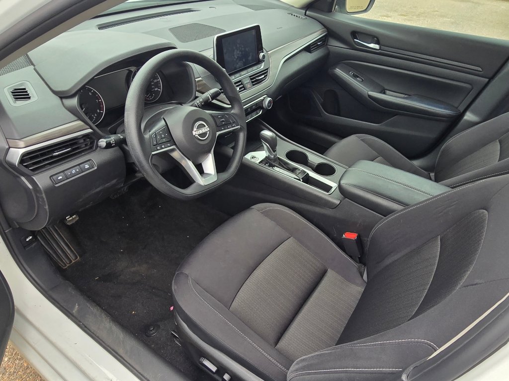 Used 2025 Nissan Altima 2.5 SV image 25