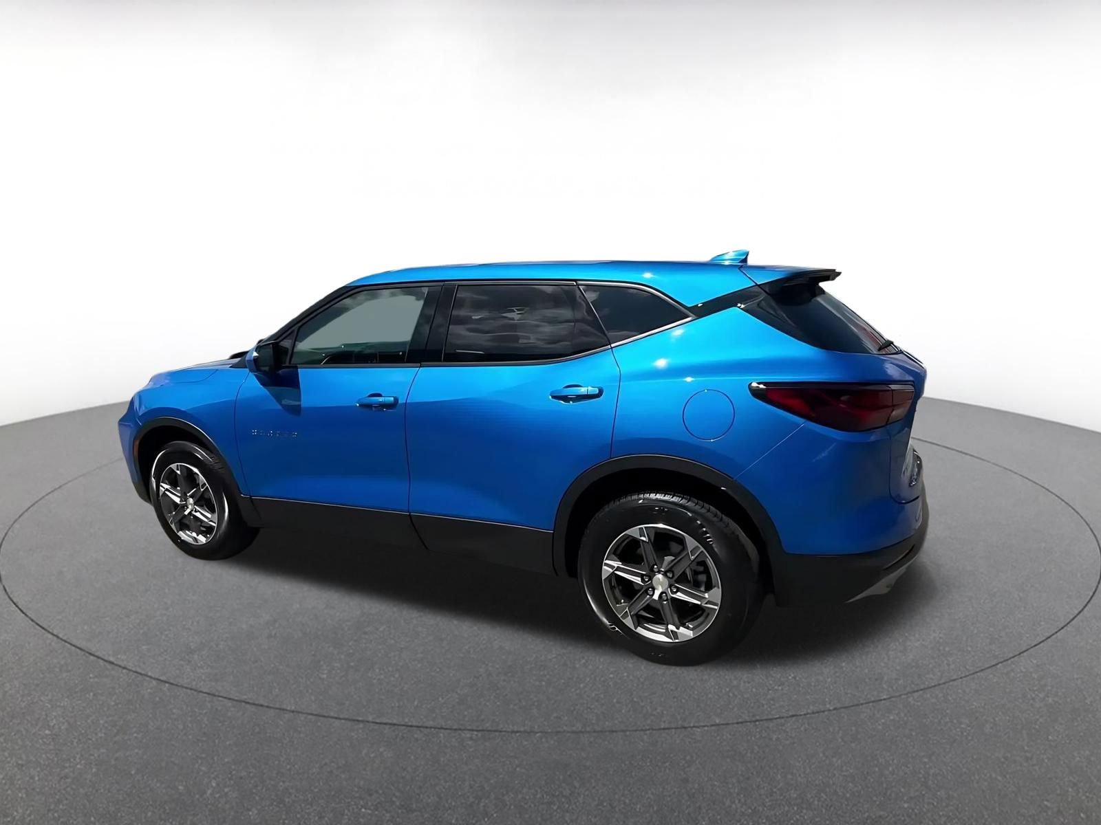 Used 2025 Chevrolet Blazer LT FWD image 9