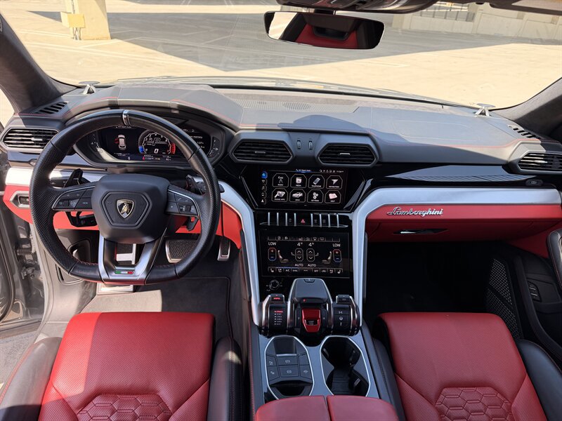 Used 2021 Lamborghini Urus AWD/4WD image 28