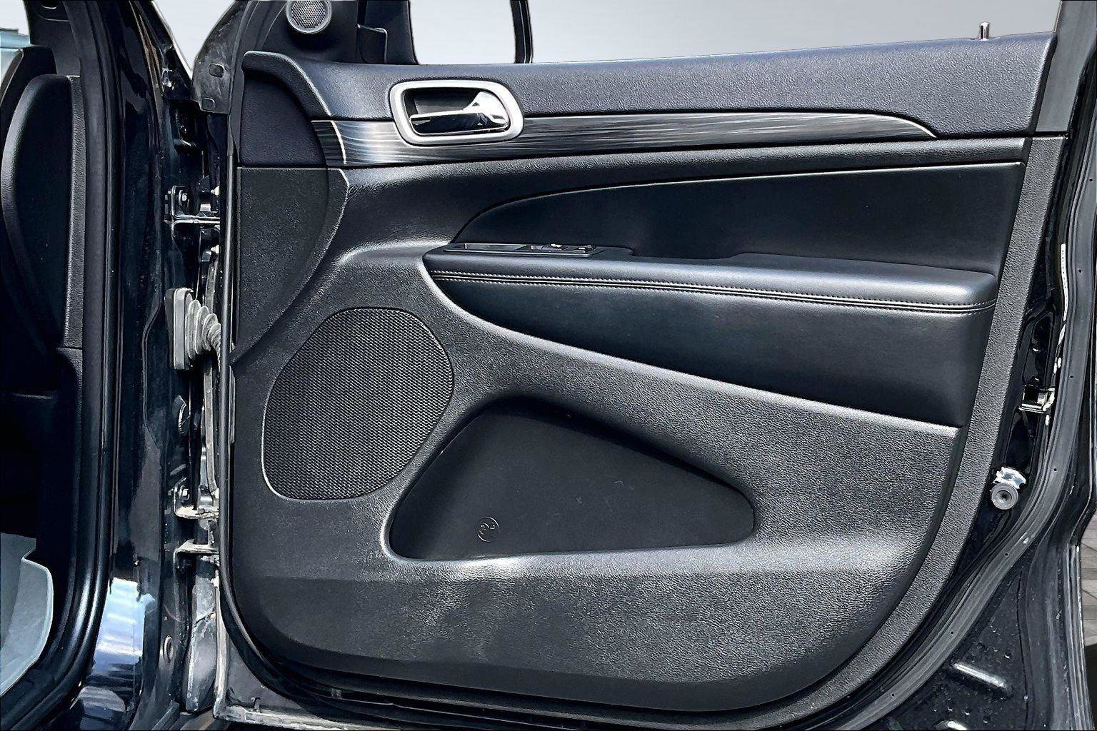 Used 2019 Jeep Grand Cherokee Laredo w/ Security & Convenience Group AWD/4WD image 41