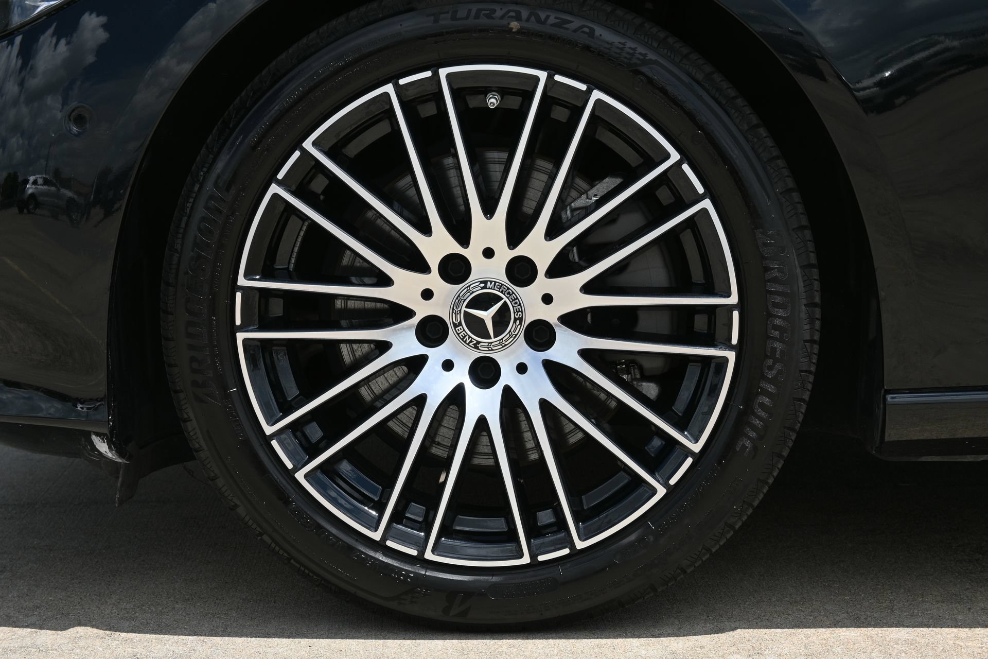 Used 2025 Mercedes-Benz C 300 Sedan image 25