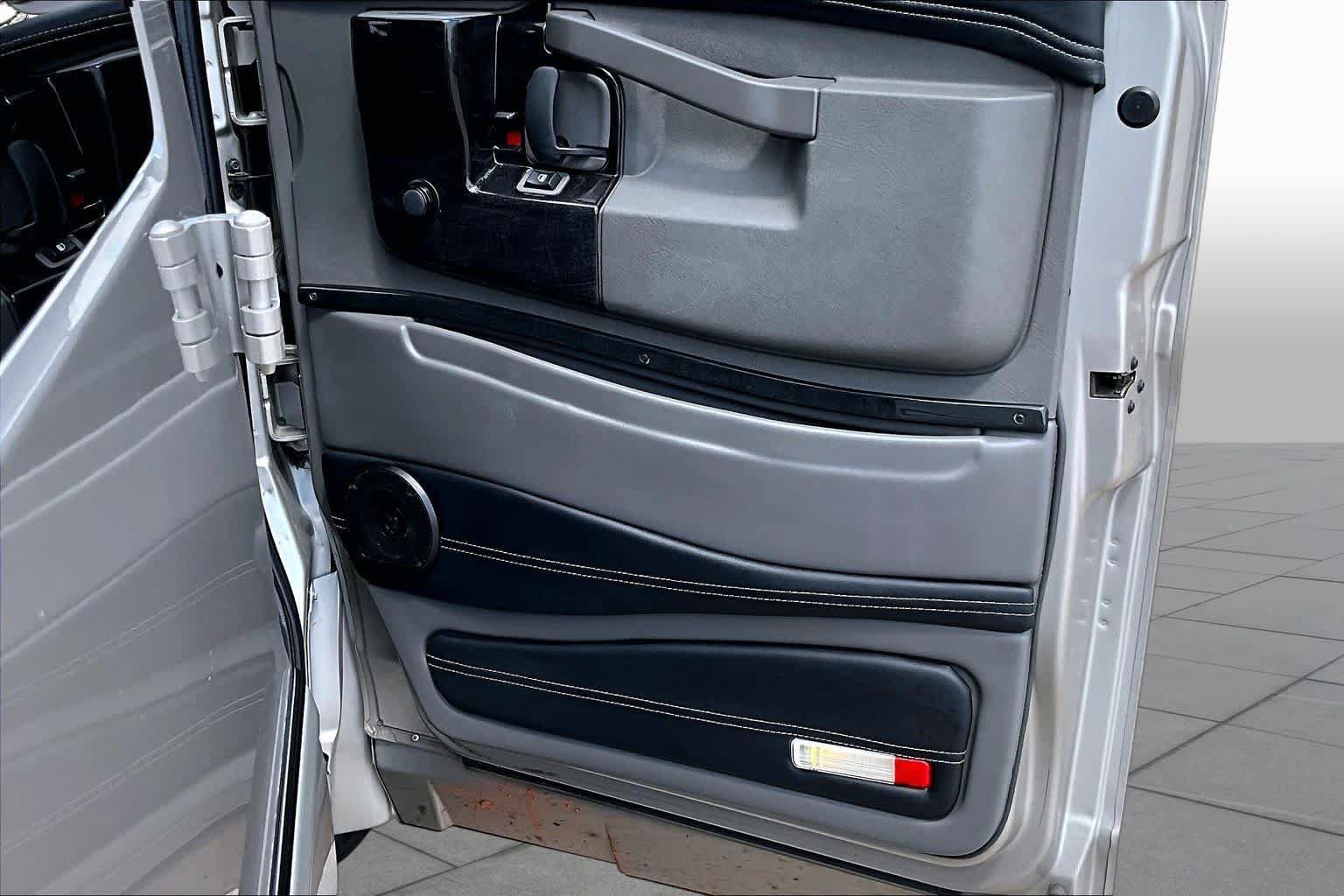 Used 2022 Chevrolet Express 2500 w/ Enhanced Convenience Package RWD image 26