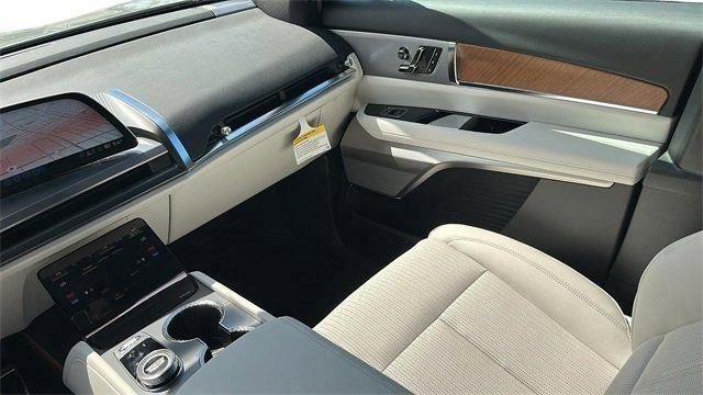 New 2026 Cadillac Vistiq Sport w/ LPO, Floor Liner Package image 18