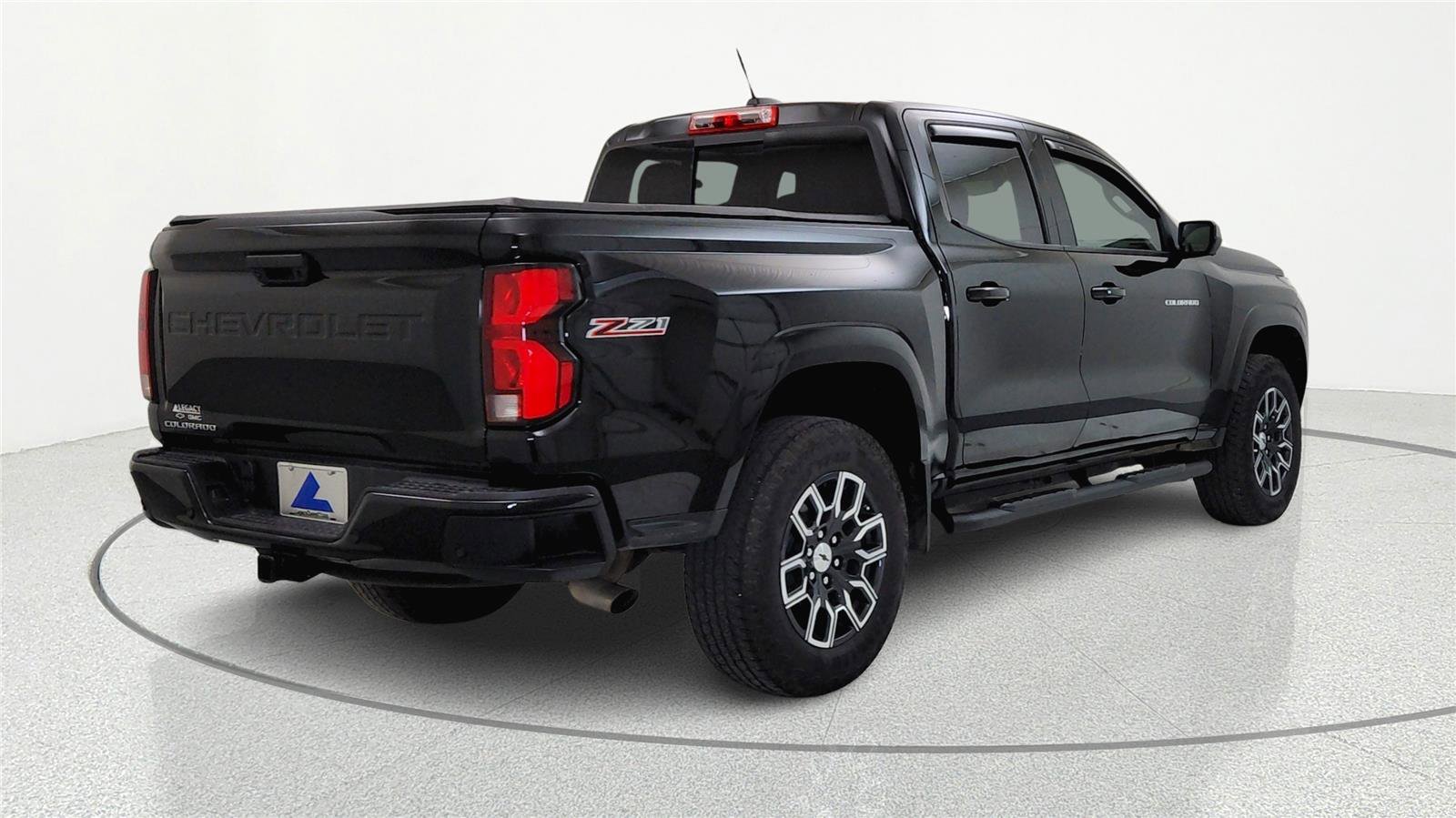 Used 2024 Chevrolet Colorado Z71 w/ Z71 Convenience Package 2 image 4