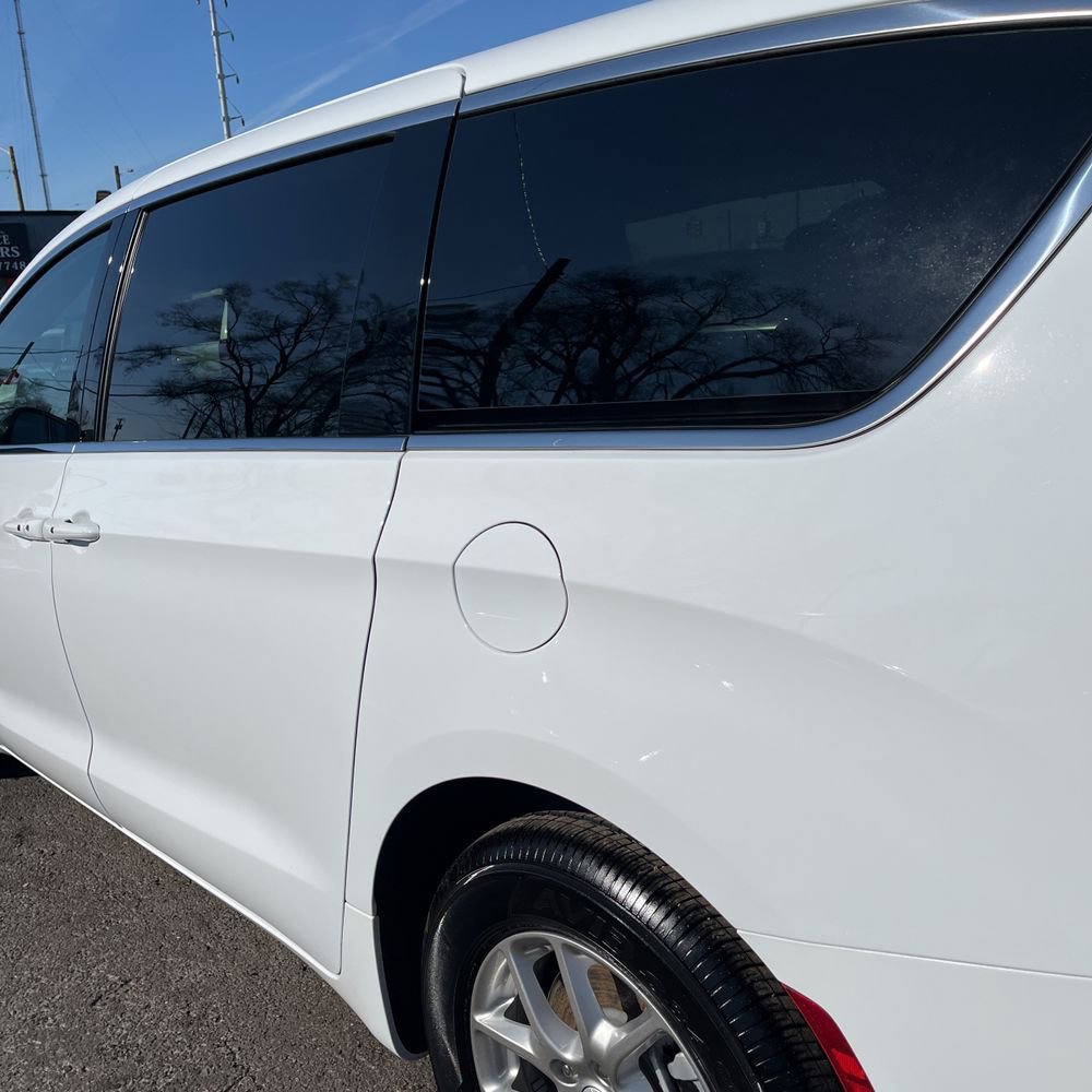 Used 2026 Chrysler Pacifica Select image 4