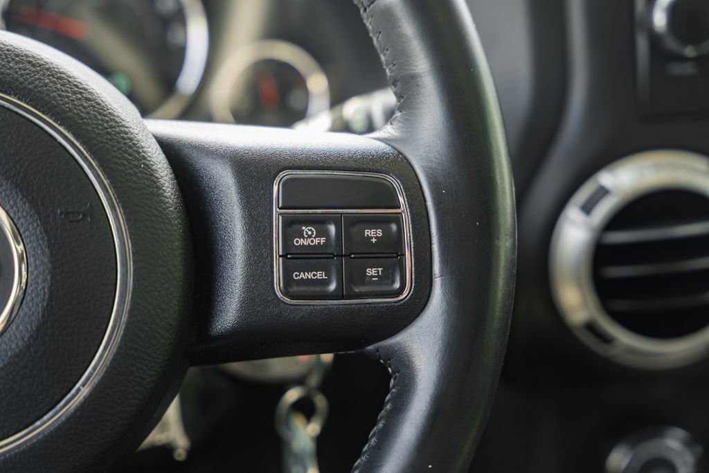 Used 2017 Jeep Wrangler Unlimited Rubicon w/ Cold Weather Group image 26