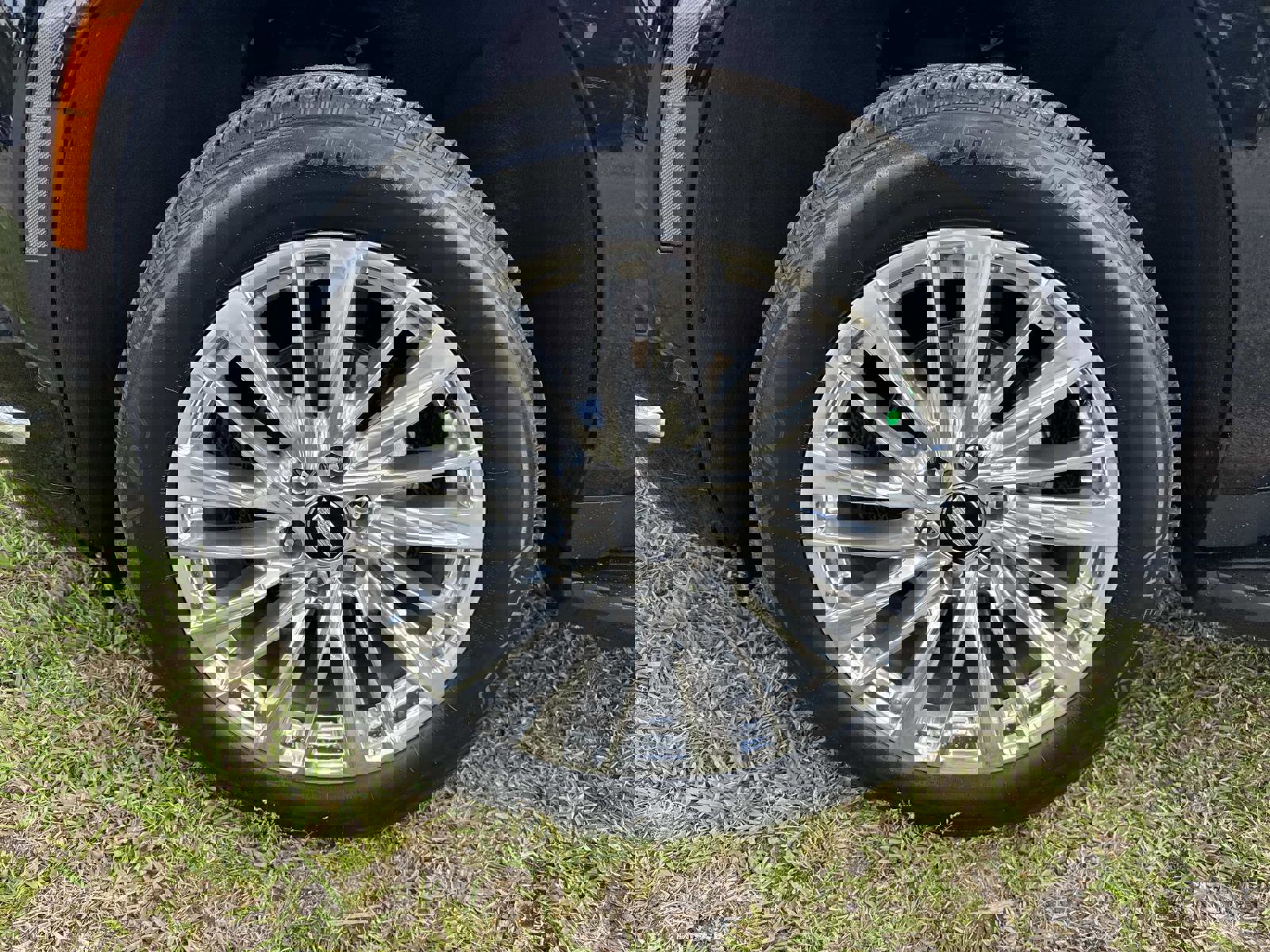 Certified 2025 Cadillac Escalade ESV Premium Luxury image 10