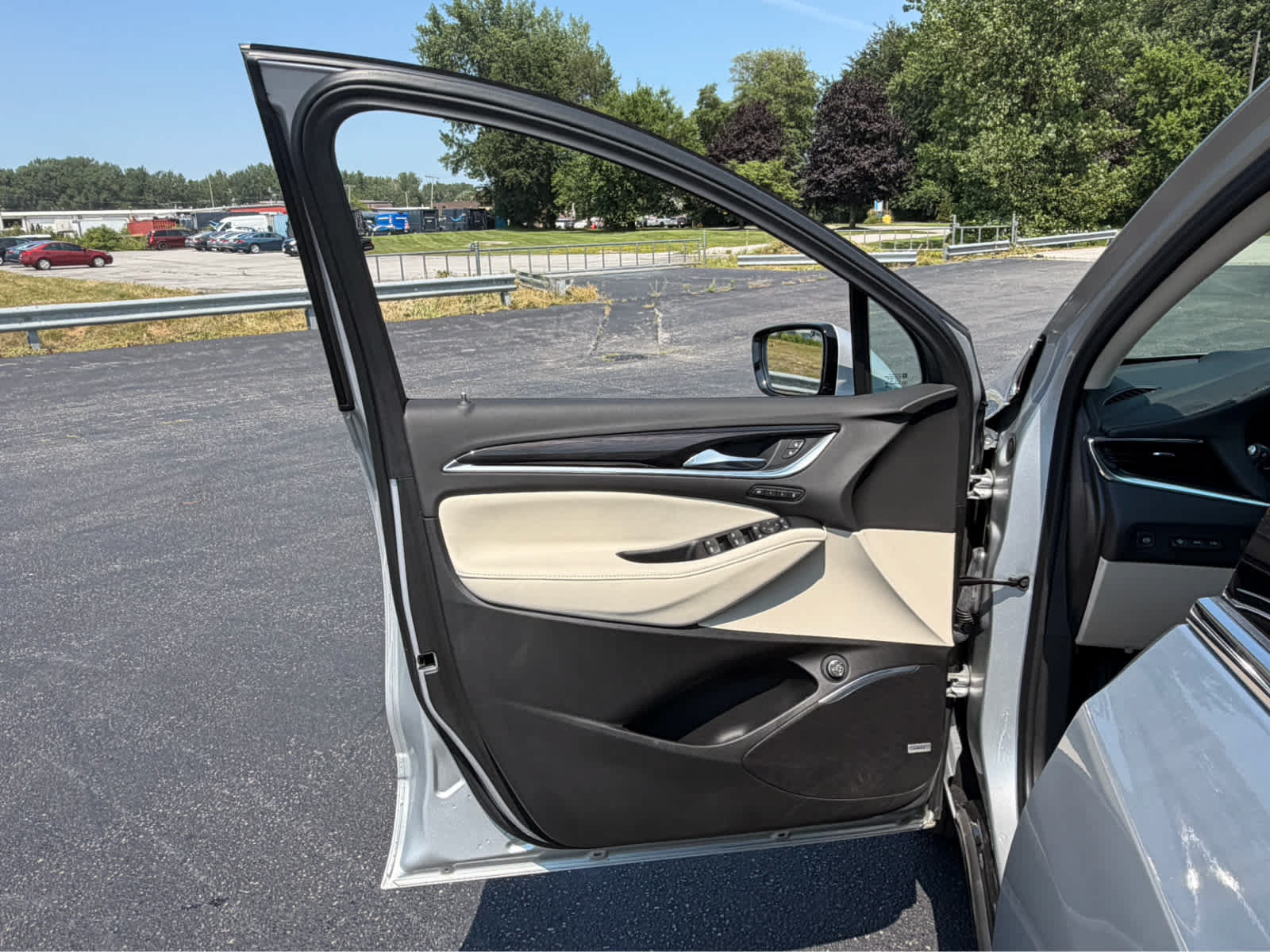 Used 2022 Buick Enclave Premium w/ Surround and Sites Package AWD/4WD image 18