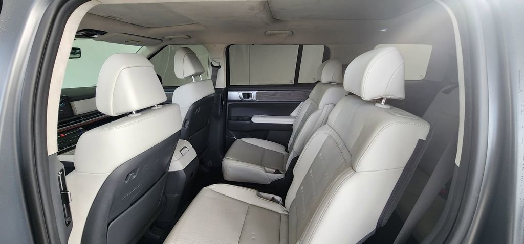 Used 2025 Hyundai Santa Fe Calligraphy image 11