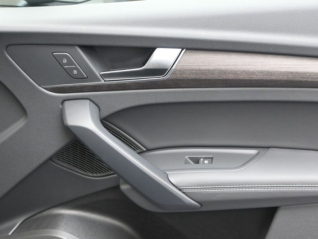 Certified 2025 Audi Q5 2.0T Premium Plus w/ Premium Plus Package image 11