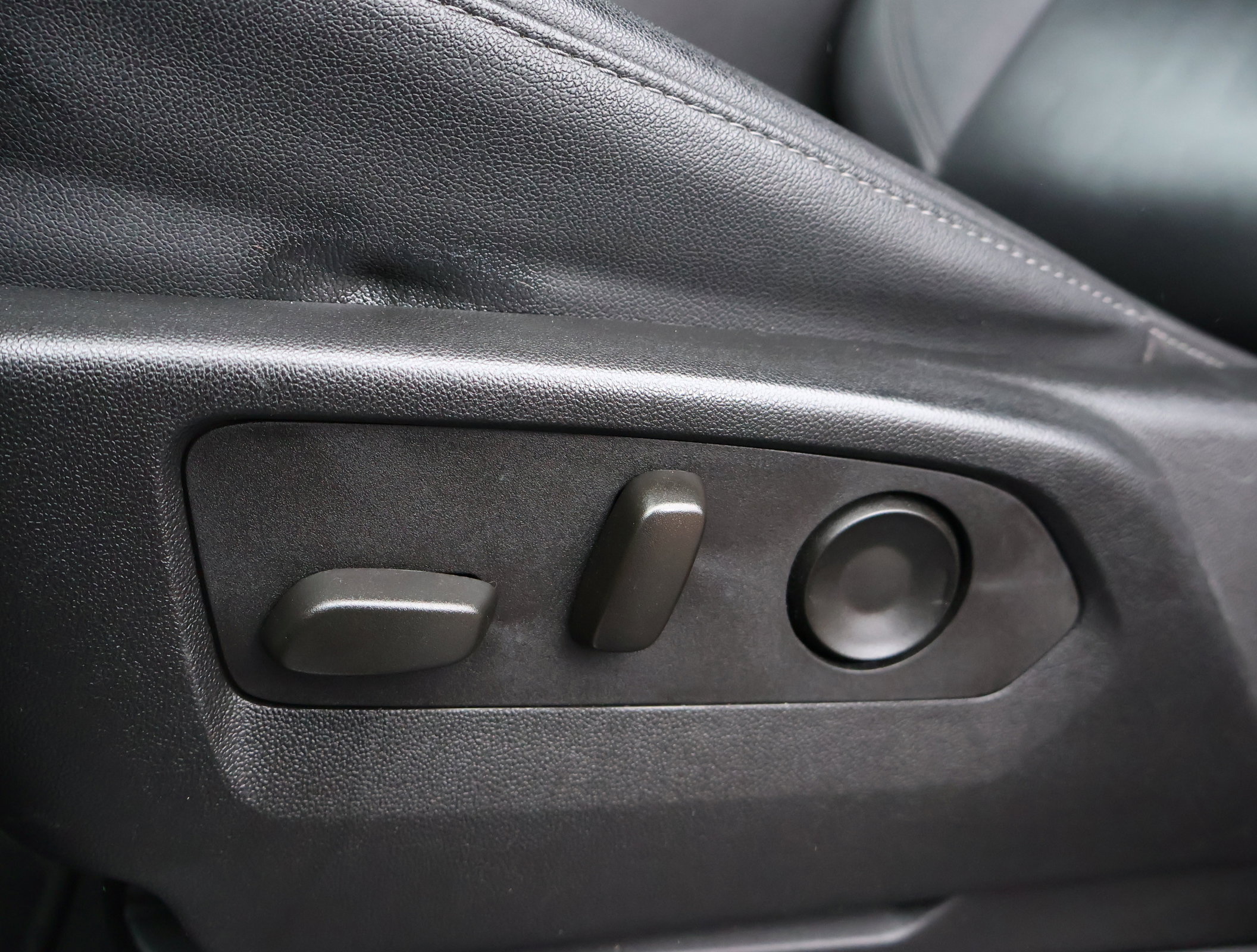 Used 2024 Chevrolet Suburban LT image 10